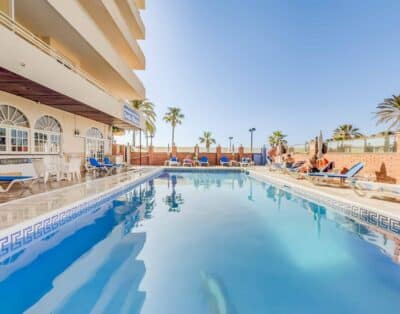 135 – Stunning Beachfront Apartment with Pool, Fuengirola!